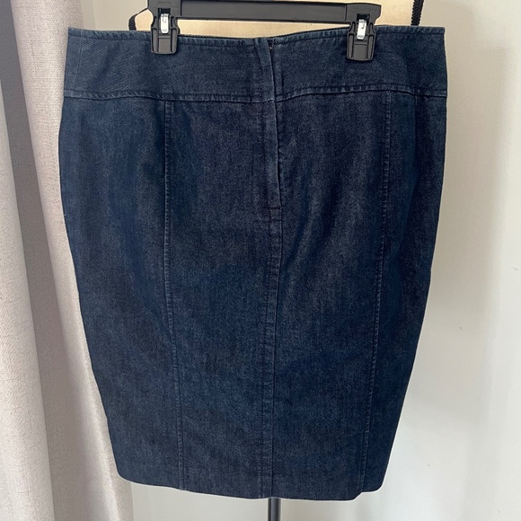 Express Dark Denim Tailored Midi Skirt Sz 8 - Picture 4 of 6